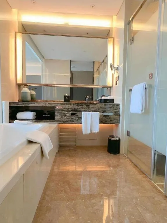 LONGYAN JINGHUA FLIPORT HOTEL