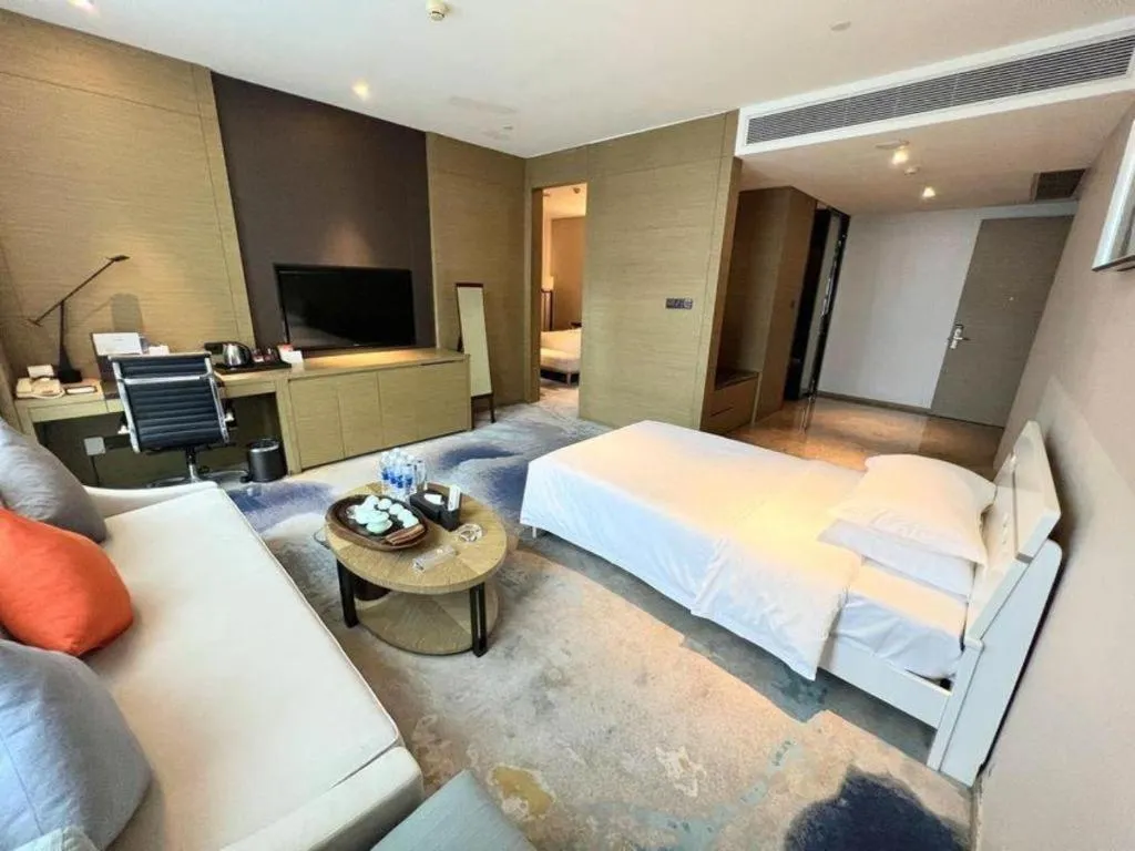 Bed in LONGYAN JINGHUA FLIPORT HOTEL