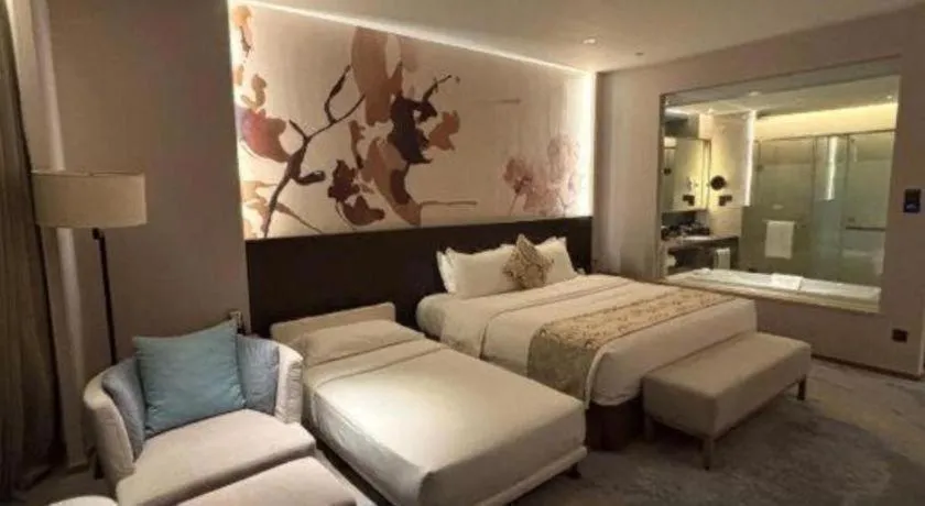 Bed in LONGYAN JINGHUA FLIPORT HOTEL