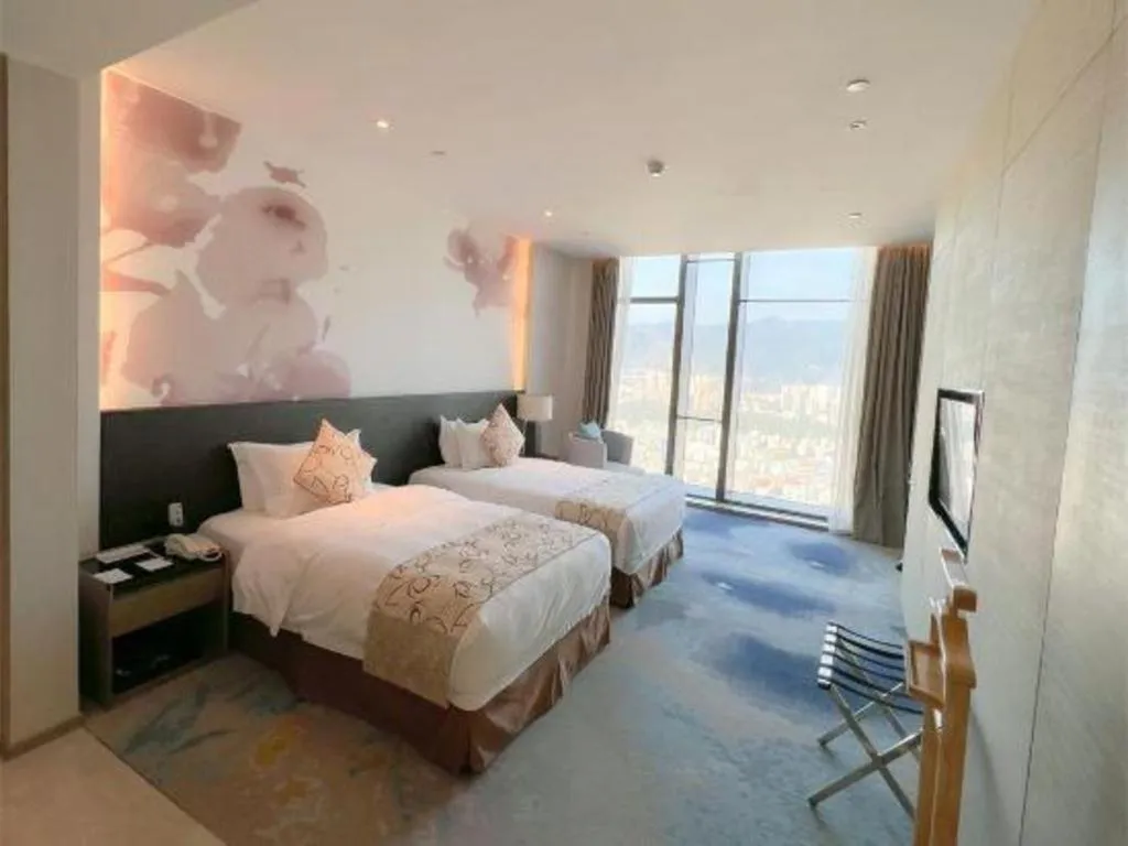 Bed in LONGYAN JINGHUA FLIPORT HOTEL