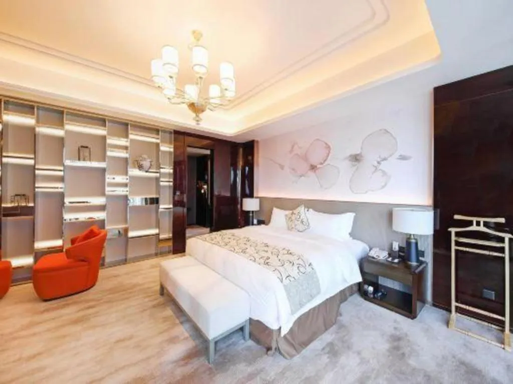 Bed in LONGYAN JINGHUA FLIPORT HOTEL