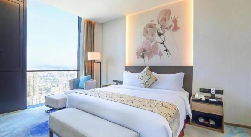 Bed in LONGYAN JINGHUA FLIPORT HOTEL