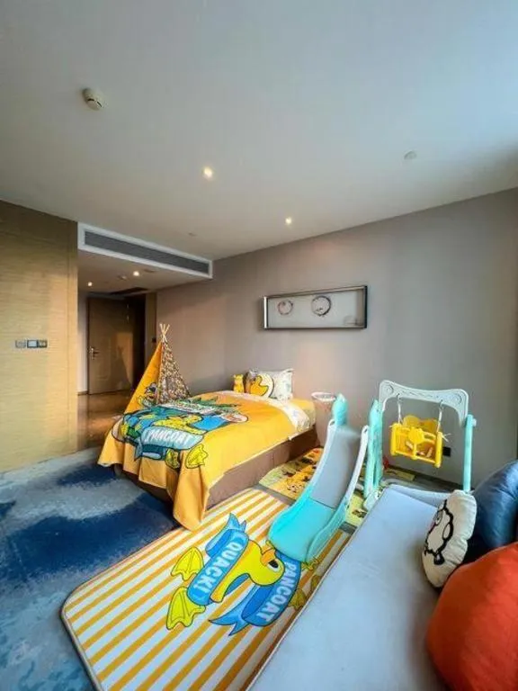 Bed in LONGYAN JINGHUA FLIPORT HOTEL