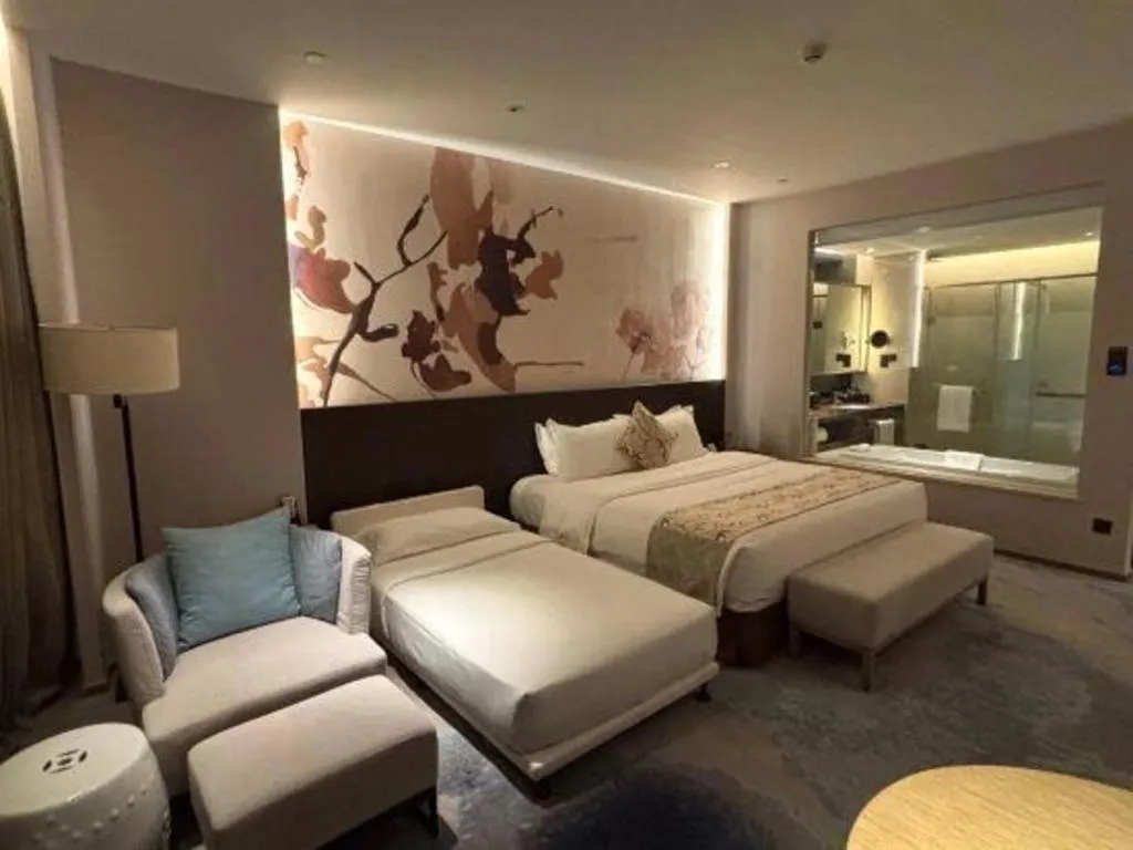 Bed in LONGYAN JINGHUA FLIPORT HOTEL