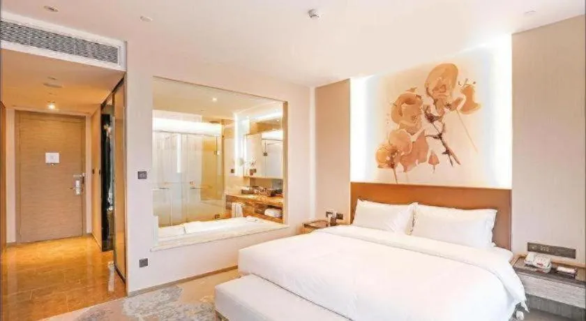 Bed in LONGYAN JINGHUA FLIPORT HOTEL