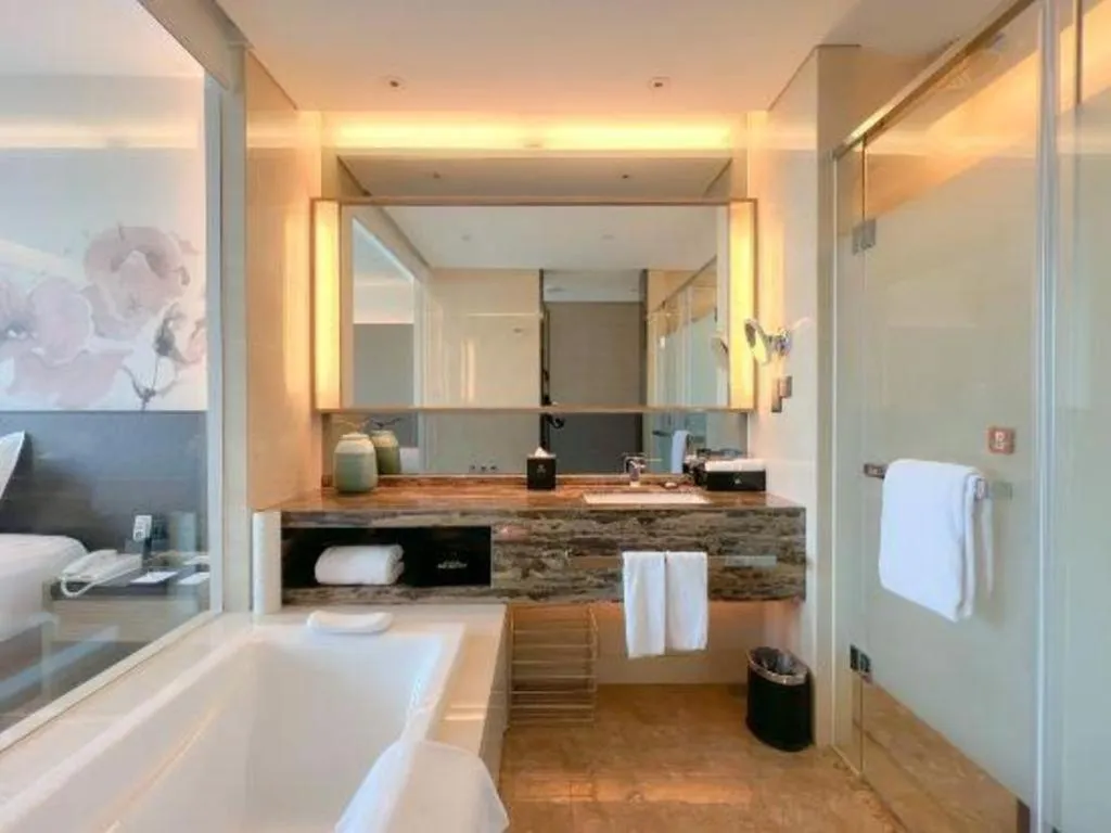 LONGYAN JINGHUA FLIPORT HOTEL