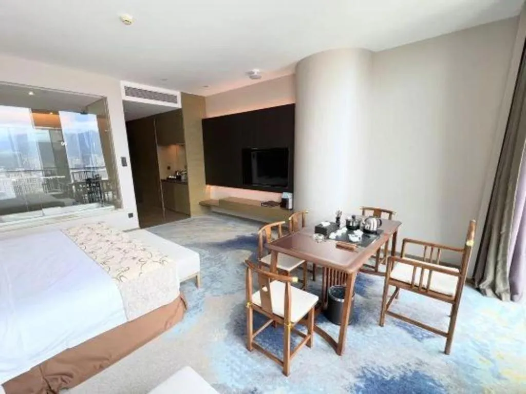 Bed in LONGYAN JINGHUA FLIPORT HOTEL