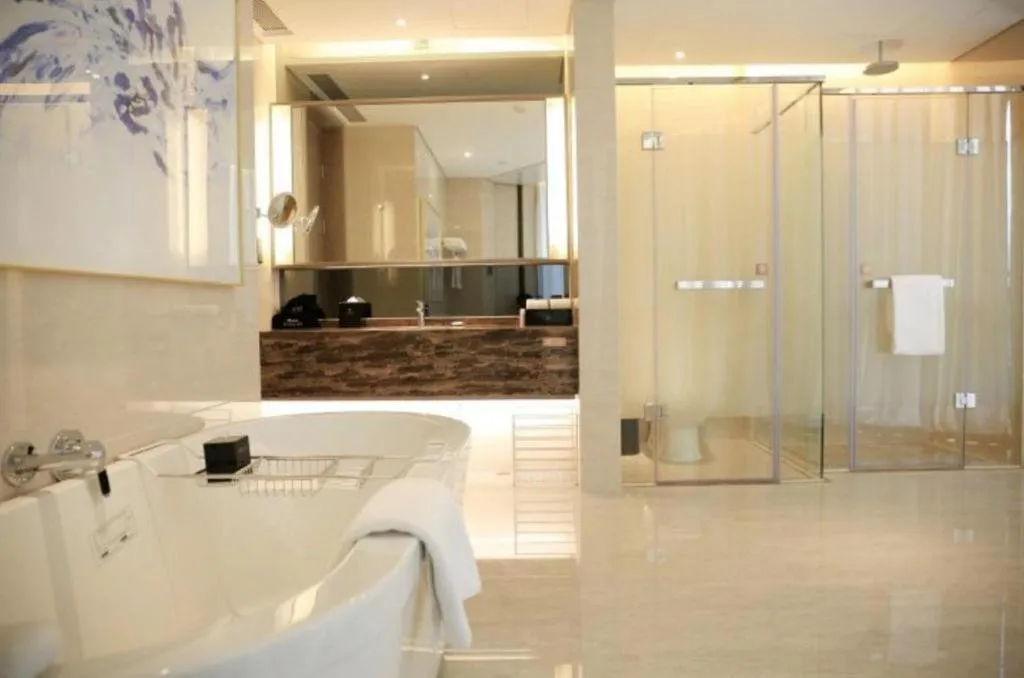 LONGYAN JINGHUA FLIPORT HOTEL