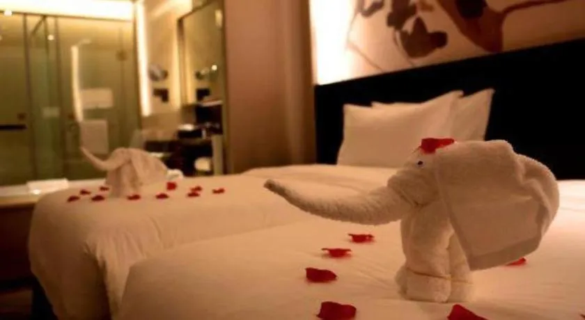 Bed in LONGYAN JINGHUA FLIPORT HOTEL