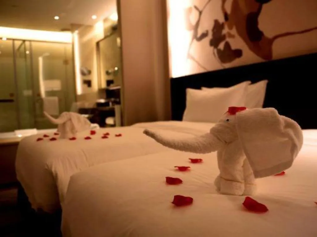 Bed in LONGYAN JINGHUA FLIPORT HOTEL