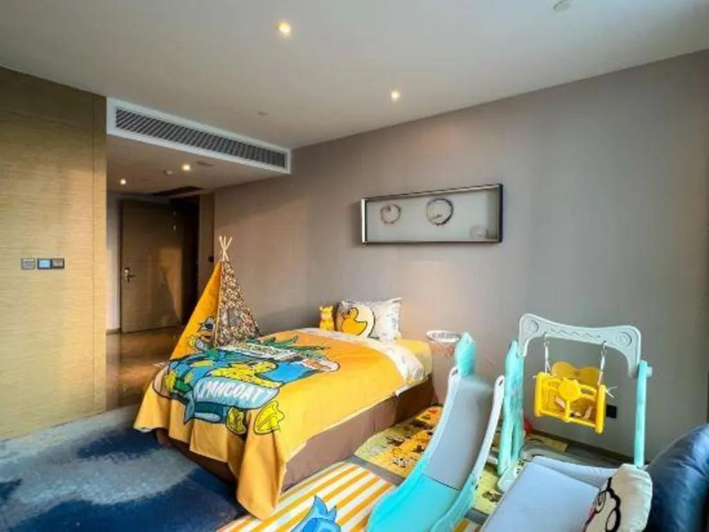 Bed in LONGYAN JINGHUA FLIPORT HOTEL