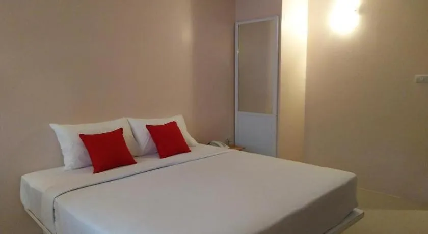 Bed in BIRD ROOM HOTEL - PRATUNAM