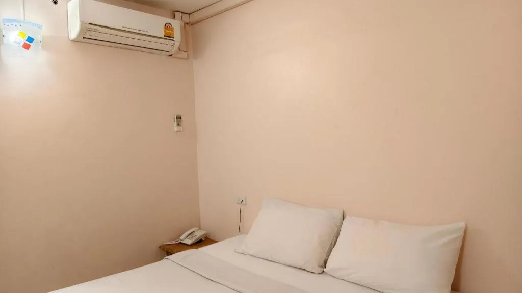 Bed in BIRD ROOM HOTEL - PRATUNAM