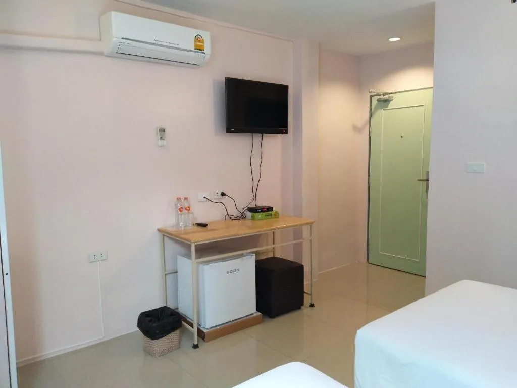 Bed in BIRD ROOM HOTEL - PRATUNAM