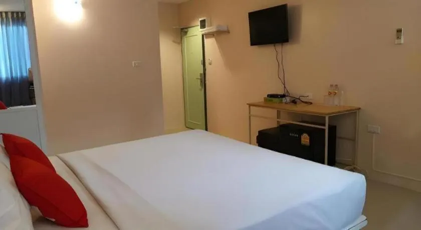 Bed in BIRD ROOM HOTEL - PRATUNAM