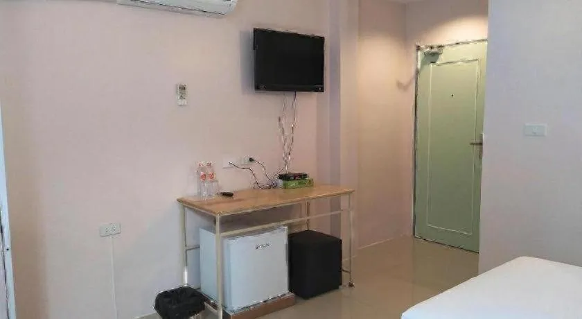 Bed in BIRD ROOM HOTEL - PRATUNAM