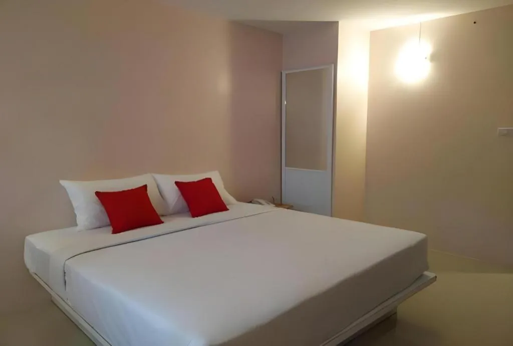 Bed in BIRD ROOM HOTEL - PRATUNAM