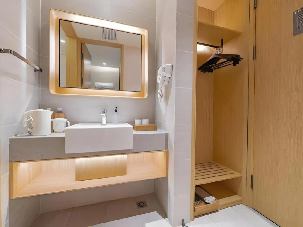 JI Hotel Beijing Nanluoguxiang Andingmen Metro Station