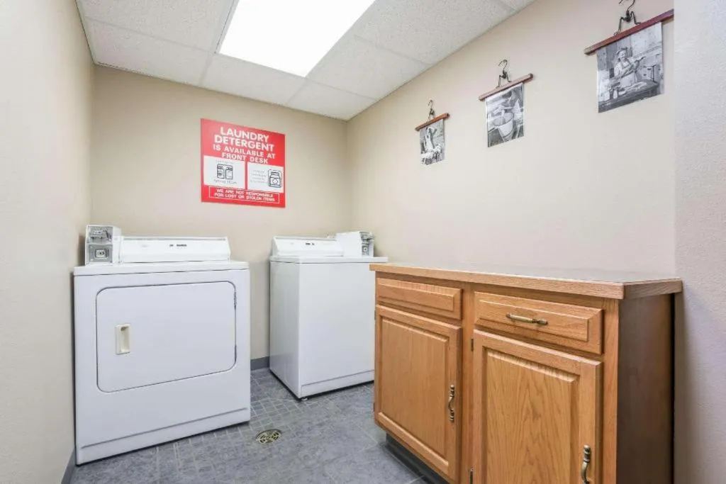 Super 8 By Wyndham Beloit