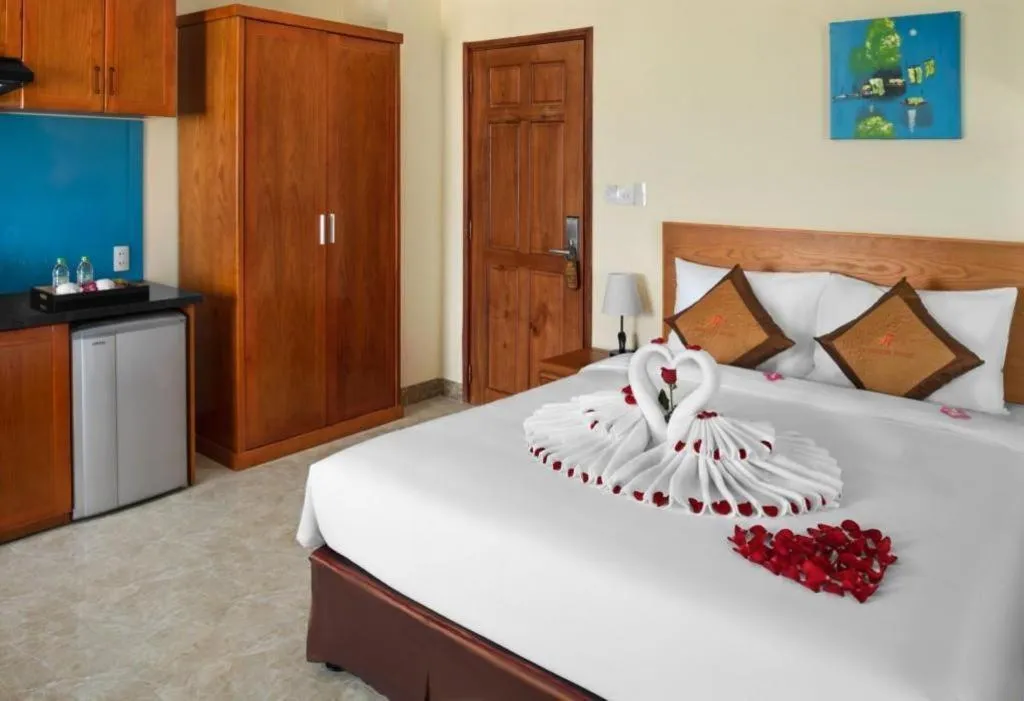 Bed in An Thuyen Hotel