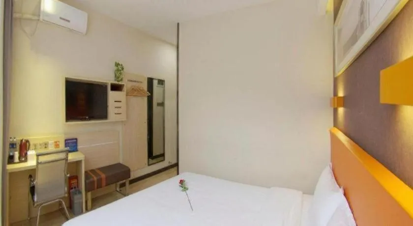 Bed in 7Days Premium Beijing Xidan Lingjing Hutong Metro Station Branch