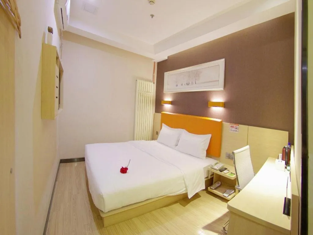 Bed in 7Days Premium Beijing Xidan Lingjing Hutong Metro Station Branch