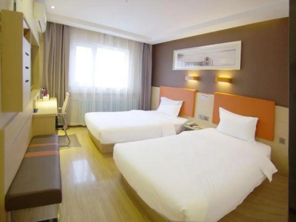 Bed in 7Days Premium Beijing Xidan Lingjing Hutong Metro Station Branch
