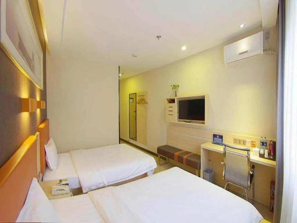 Bed in 7Days Premium Beijing Xidan Lingjing Hutong Metro Station Branch