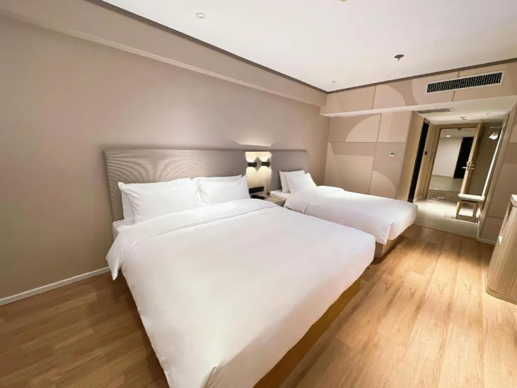 Hanting Hotel Harbin Railway Station Square