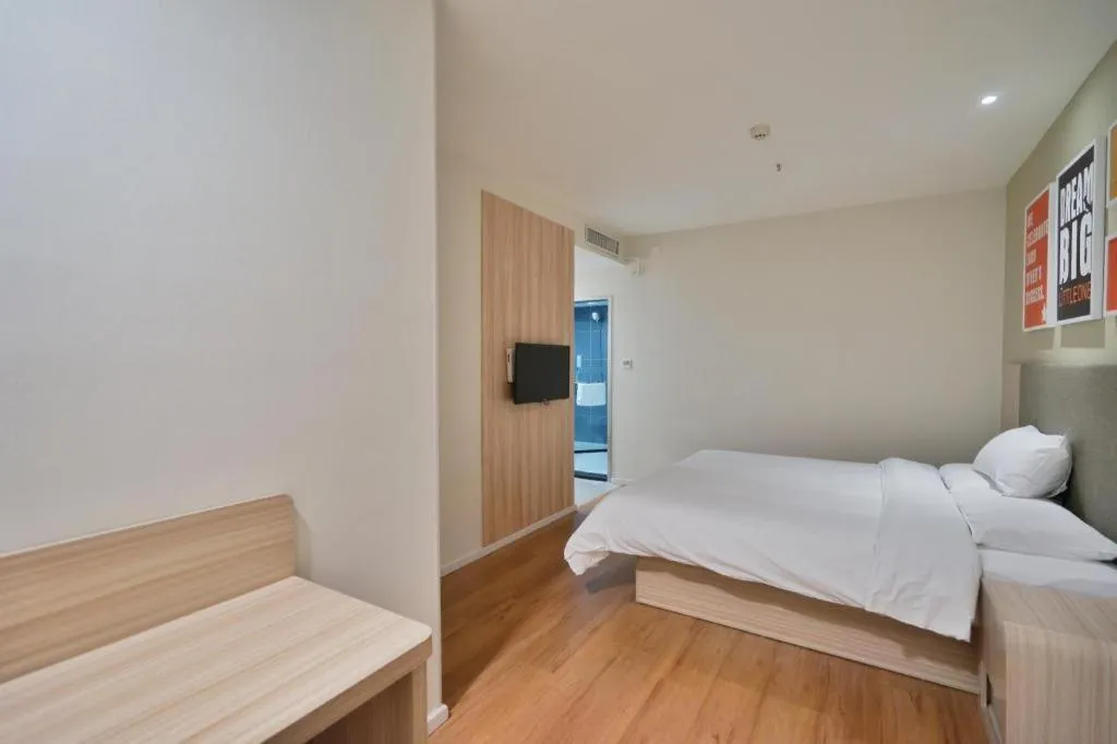 Hanting Hotel Harbin Railway Station Square