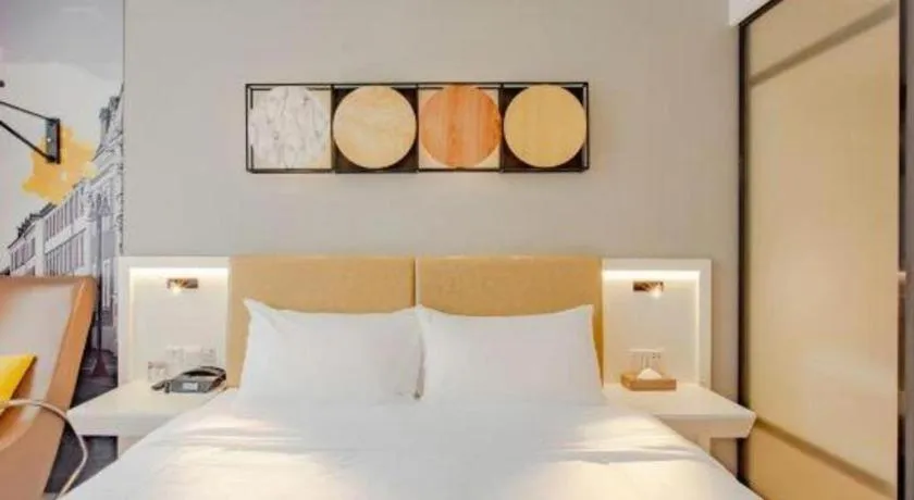 Bed in Ibis Styles Chengdu Chunxi Taikoo Li Hotel