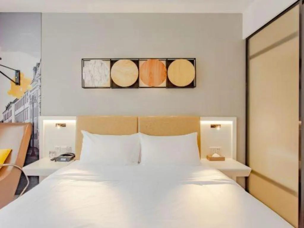 Bed in Ibis Styles Chengdu Chunxi Taikoo Li Hotel