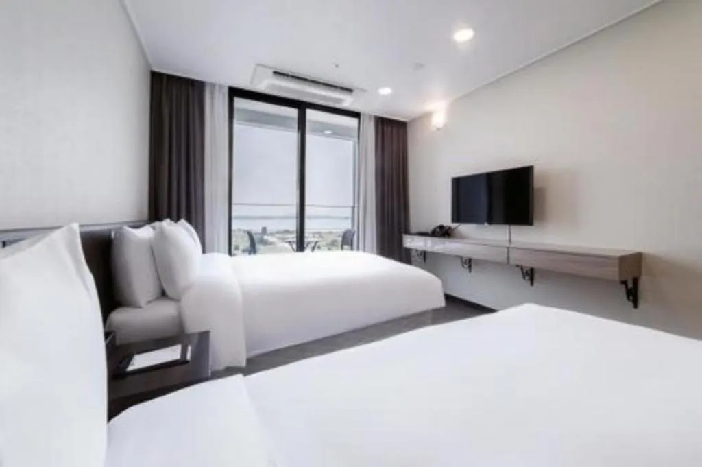 Bed in Riviera Incheon Airport Hotel