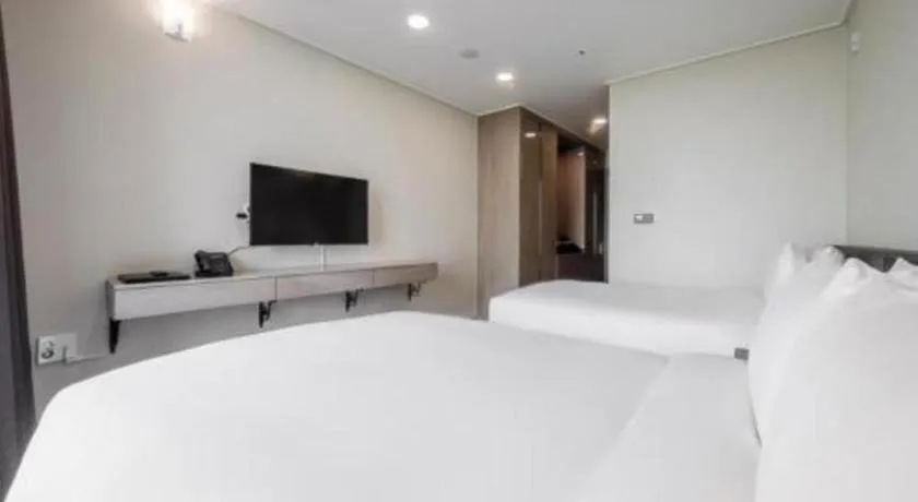 Bed in Riviera Incheon Airport Hotel