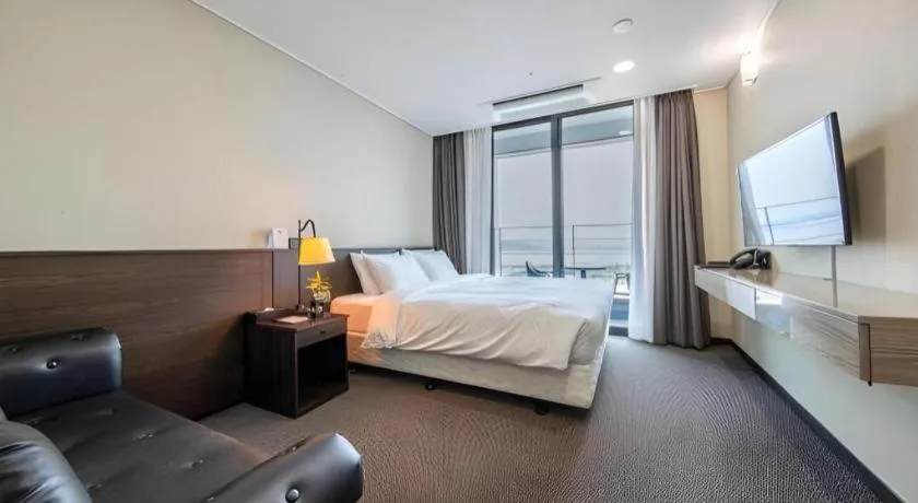 Bed in Riviera Incheon Airport Hotel