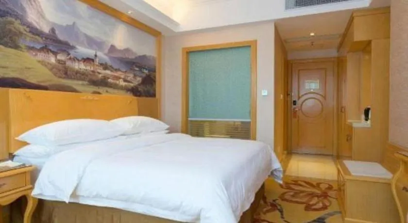 Bed in Vienna Hotel Guangdong Qingyuan Wanda Plaza Xincheng Beijiang