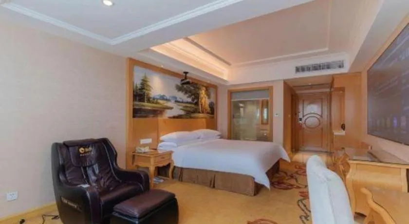 Bed in Vienna Hotel Guangdong Qingyuan Wanda Plaza Xincheng Beijiang