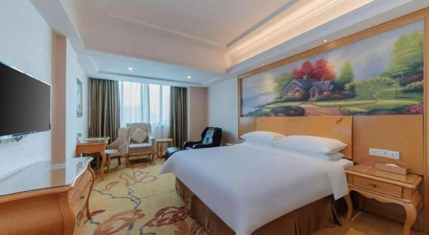 Bed in Vienna Hotel Guangdong Qingyuan Wanda Plaza Xincheng Beijiang