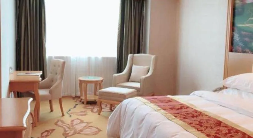 Bed in Vienna Hotel Guangdong Qingyuan Wanda Plaza Xincheng Beijiang