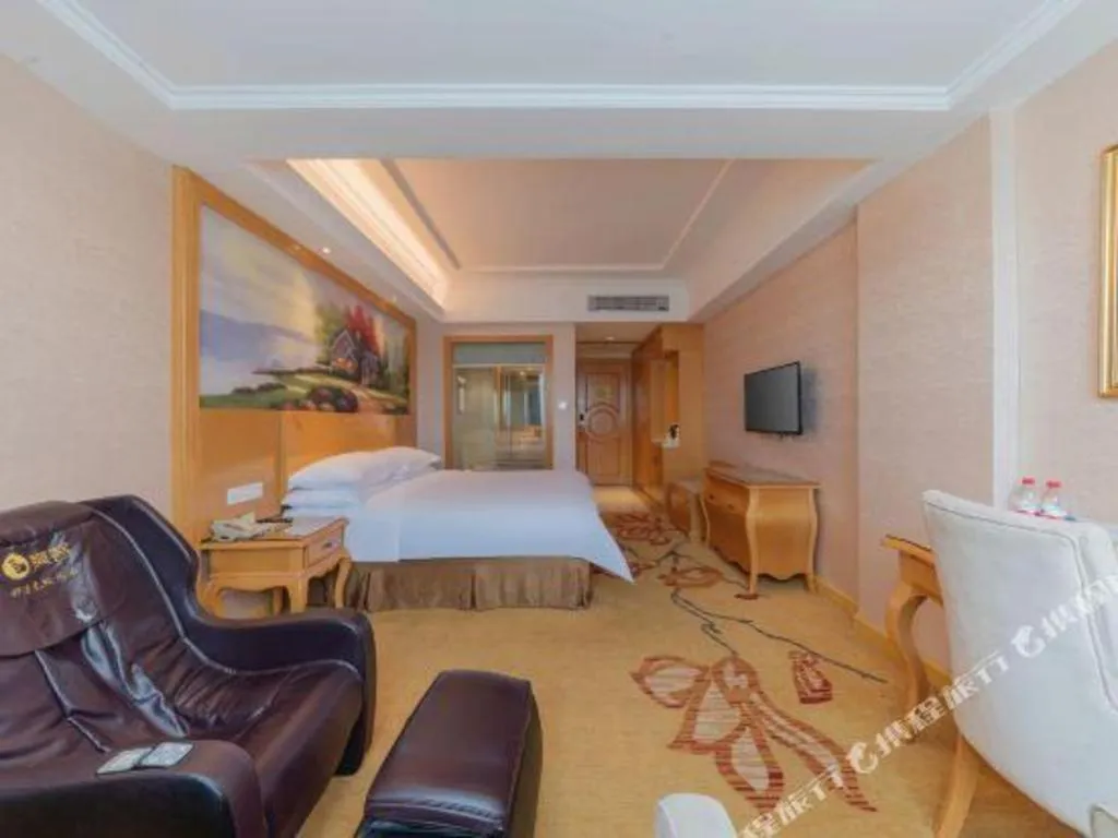 Bed in Vienna Hotel Guangdong Qingyuan Wanda Plaza Xincheng Beijiang