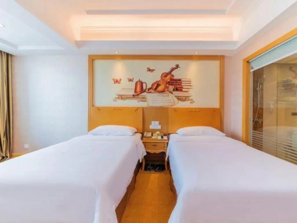 Bed in Vienna Hotel Guangdong Qingyuan Wanda Plaza Xincheng Beijiang