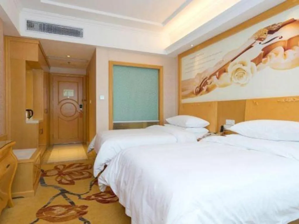 Bed in Vienna Hotel Guangdong Qingyuan Wanda Plaza Xincheng Beijiang