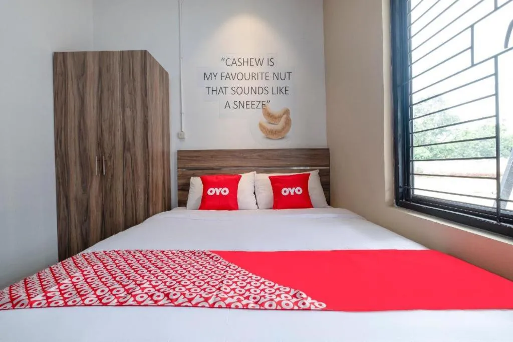 Bed in OYO Life 3246 Walnut Inn G-10