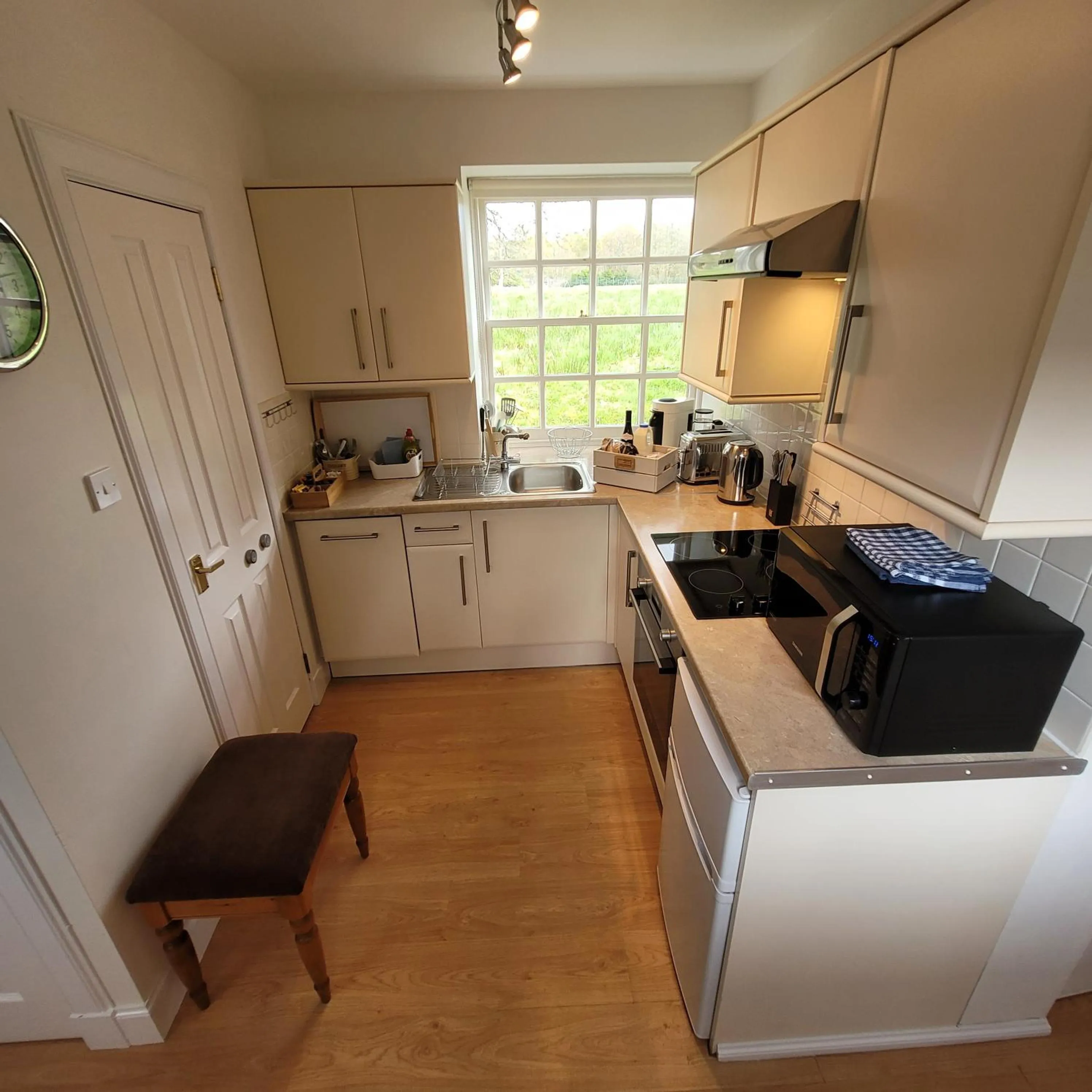 Kitchen or kitchenette in Loch Lomond Finnich Cottages
