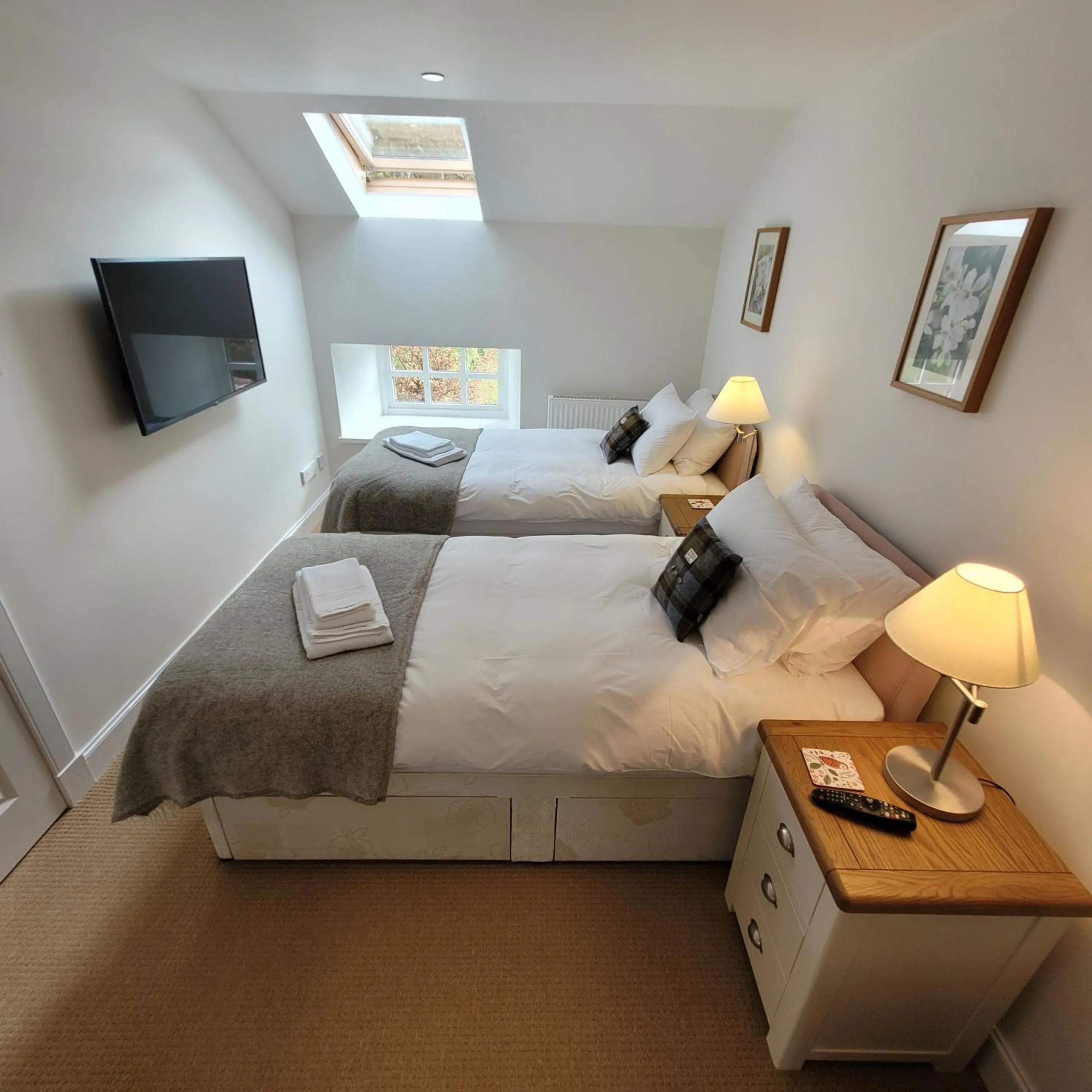 Bed in Loch Lomond Finnich Cottages