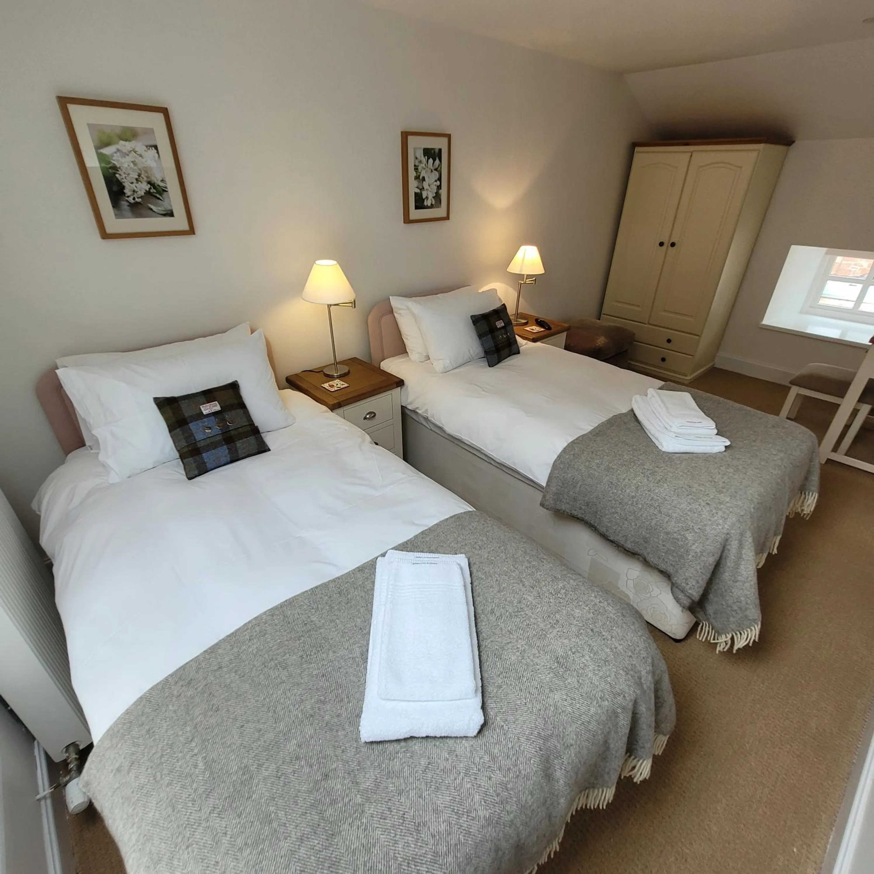 Bed in Loch Lomond Finnich Cottages