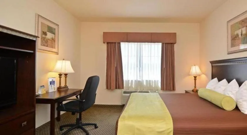 Bed in Best Western La Grange Inn & Suites