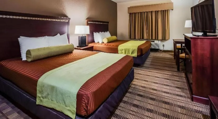 Bed in Best Western La Grange Inn & Suites