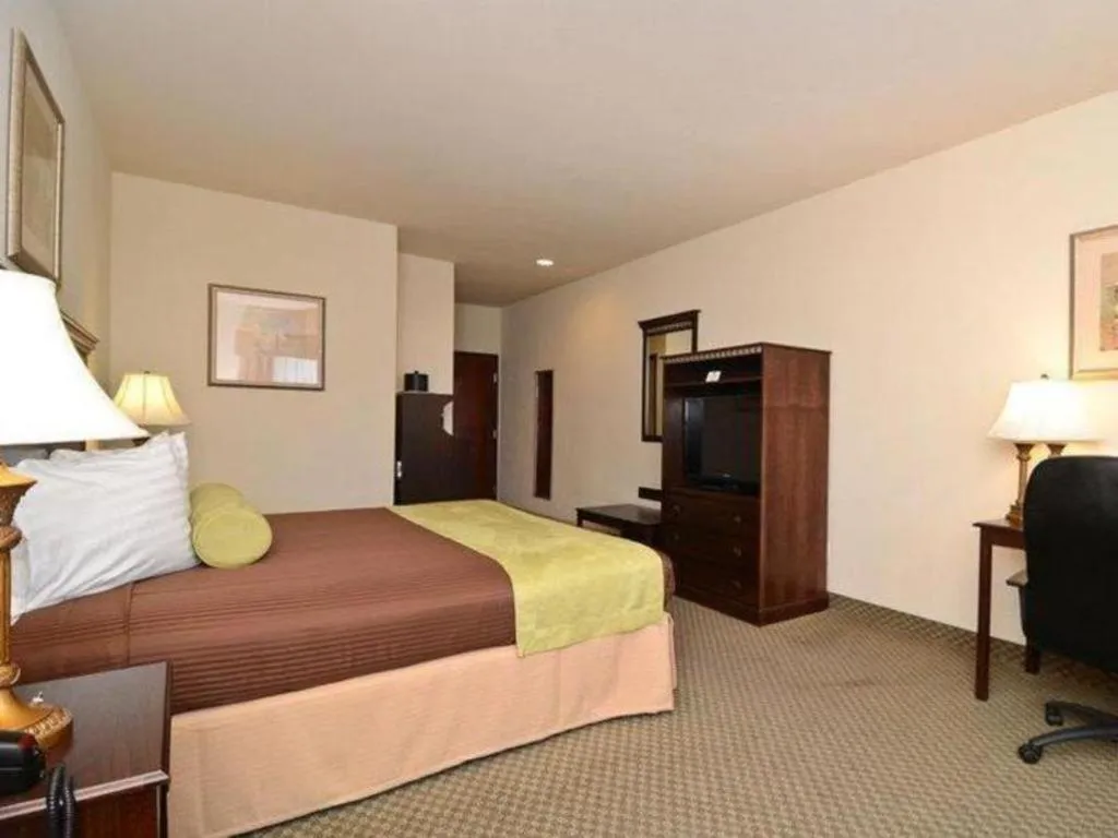Bed in Best Western La Grange Inn & Suites