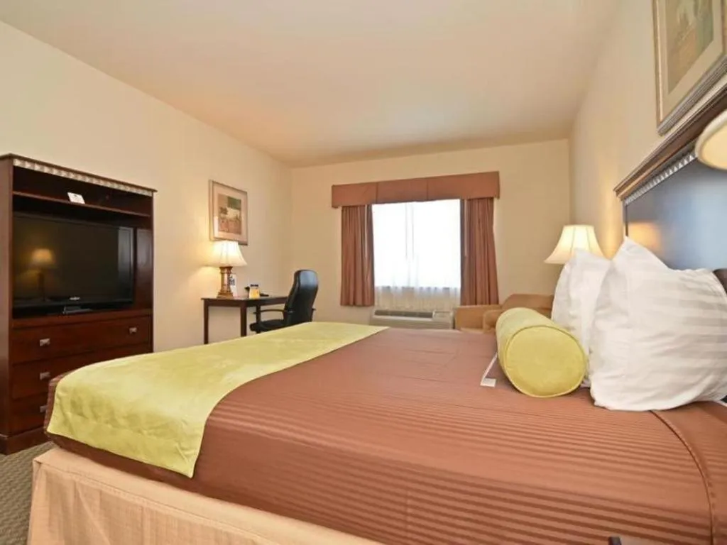 Bed in Best Western La Grange Inn & Suites